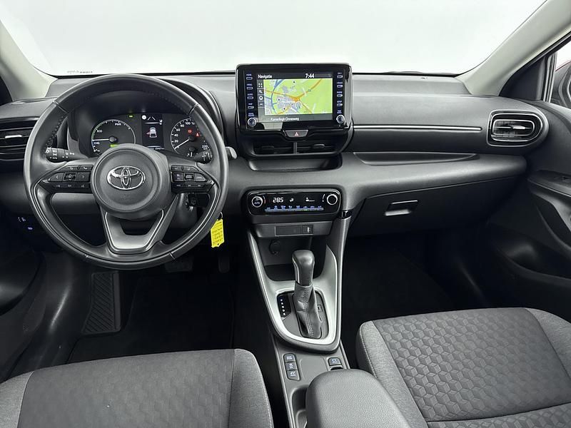 Occasion Toyota Yaris Hybrid Active 116 PK (85 kW) 2023 Rood Hatchback