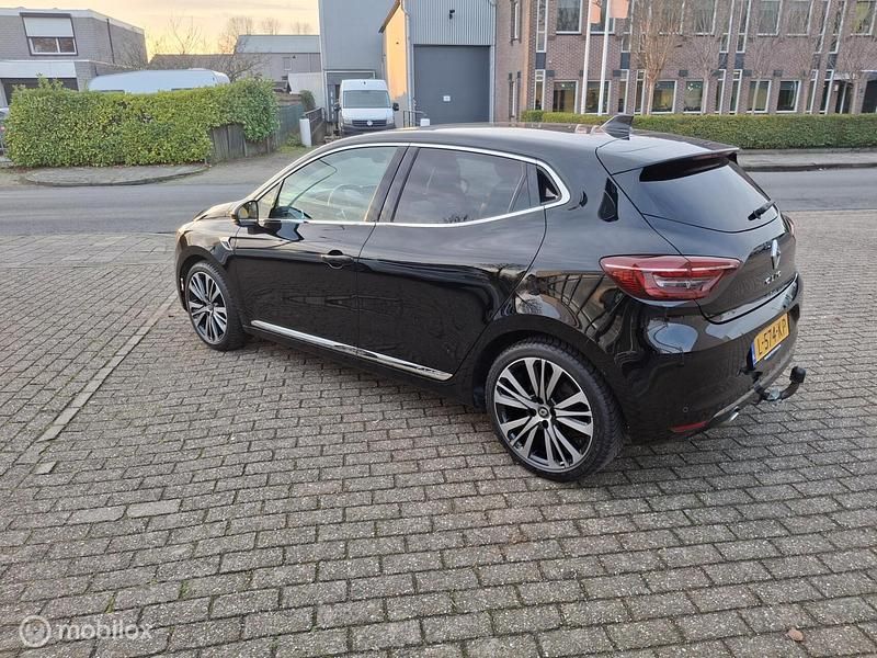 Occasion Renault Clio V Initiale Paris 91 PK (66 kW) 2021 Zwart Hatchback