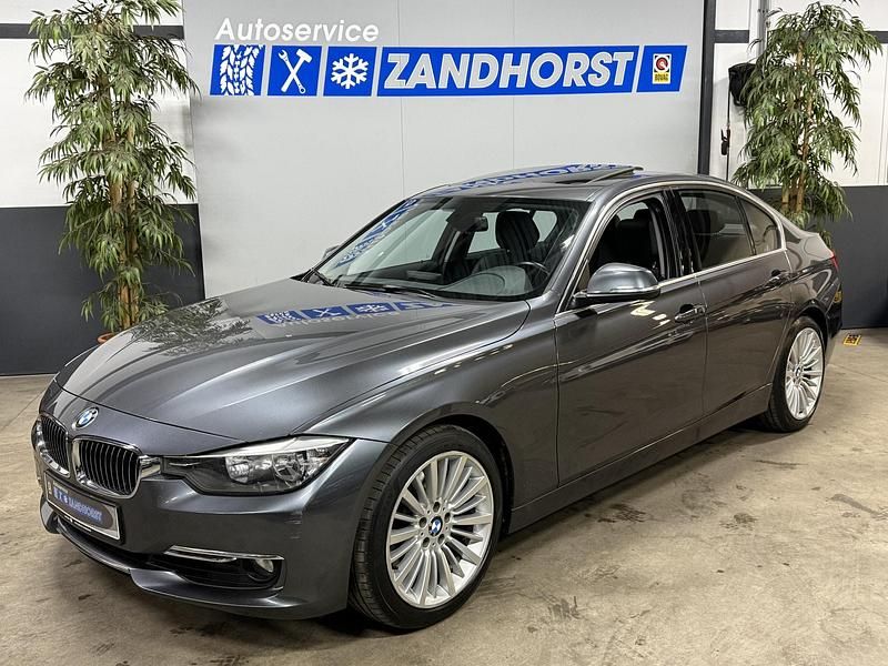 Grijs Occasion 2012 BMW 328 Executive Sedan | € 14.995 (Eerlijke prijs) - Afbeelding 1/4