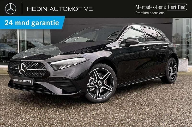 Zwart Gebruikt 2025 Mercedes A250 AMG line Hatchback | € 42.490 (Duur) - Afbeelding 1/4