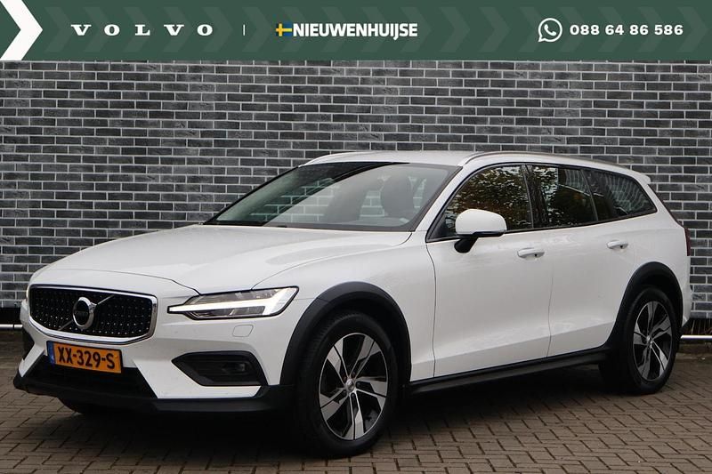 Wit Gebruikt 2018 Volvo V60 CC Stationwagen | € 31.899 (Duur) - Afbeelding 1/4