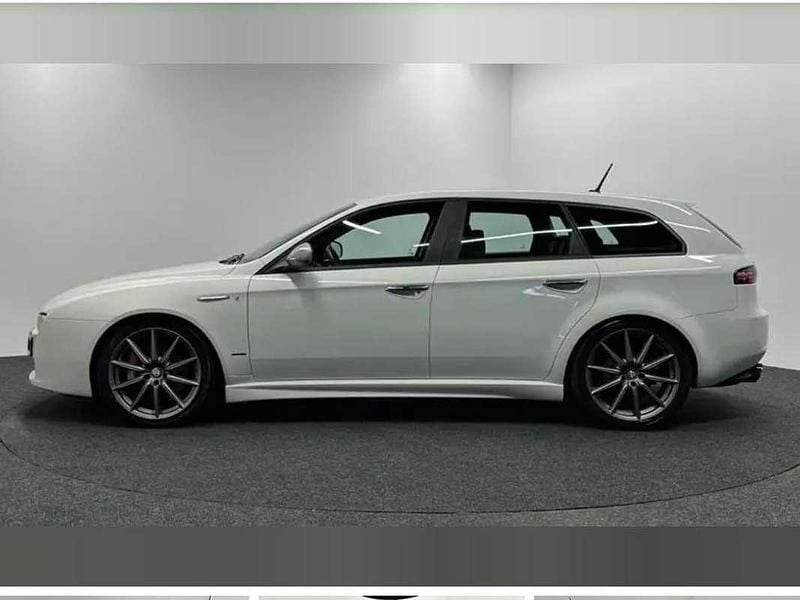 Wit Gebruikt 2011 Alfa Romeo 159 Distinctive Stationwagen | € 11.500 - Afbeelding 1/4