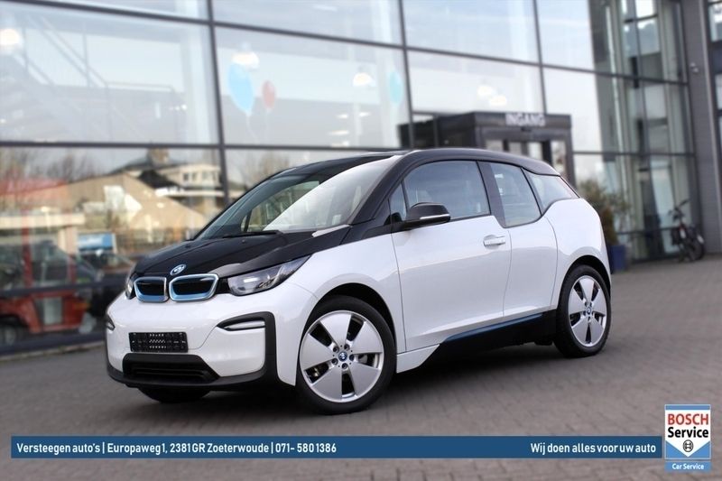 Wit, metallic lak Gebruikt 2022 BMW i3 Basis Hatchback | € 19.950 (Eerlijke prijs) - Afbeelding 1/4