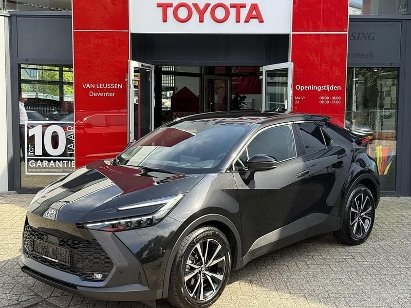 , metallic lak Gebruikt 2024 Toyota C-HR Edition SUV | € 32.700 (Super prijs) - Afbeelding 1/4