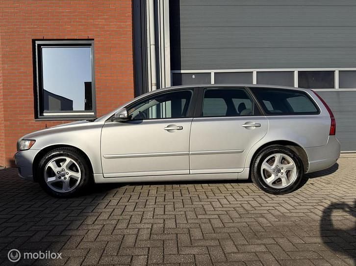 Grijs (metallic) Occasion 2010 Volvo V50 Stationwagen | € 4.250 (Goede deal) - Afbeelding 1/4
