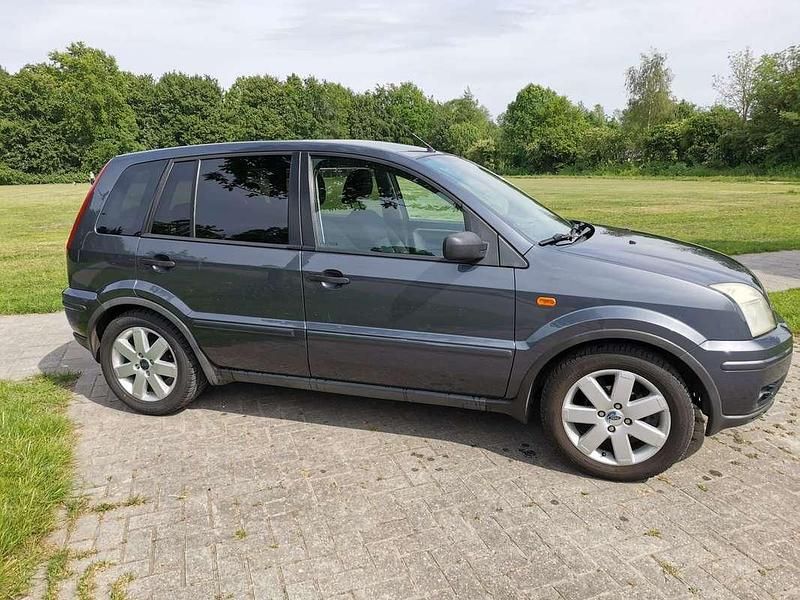 Grijs Gebruikt 2005 Ford Fusion Futura MPV | € 1.700 (Eerlijke prijs) - Afbeelding 1/4