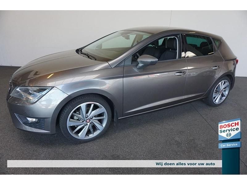 Grijs Gebruikt 2016 Seat Leon CONNECT Hatchback | € 14.900 (Eerlijke prijs) - Afbeelding 1/4