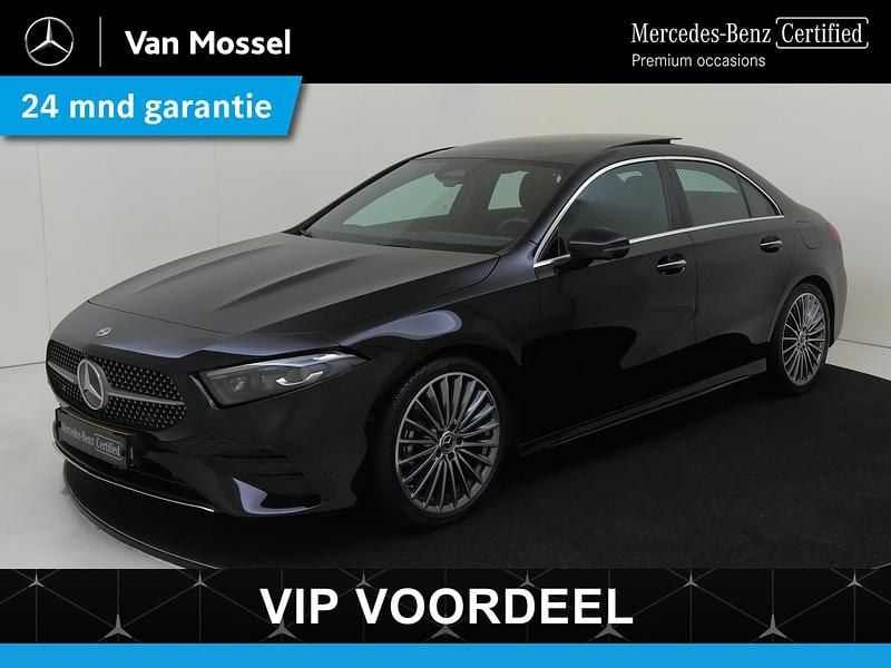 Zwart Gebruikt 2024 Mercedes A180 AMG line Plus Sedan | € 37.945 (Duur) - Afbeelding 1/4