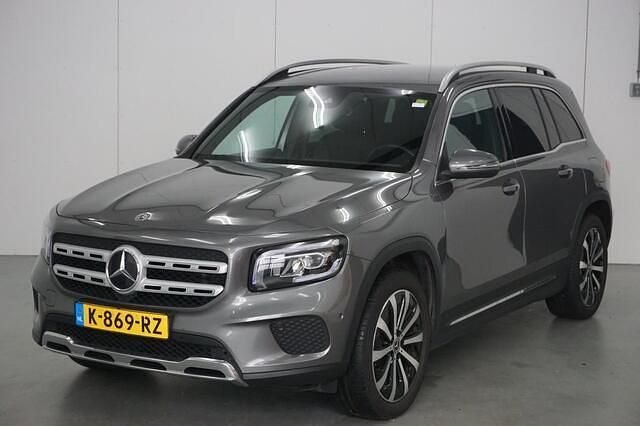 Grijs Gebruikt 2021 Mercedes GLB200 Advantage SUV | € 38.950 (Eerlijke prijs) - Afbeelding 1/4