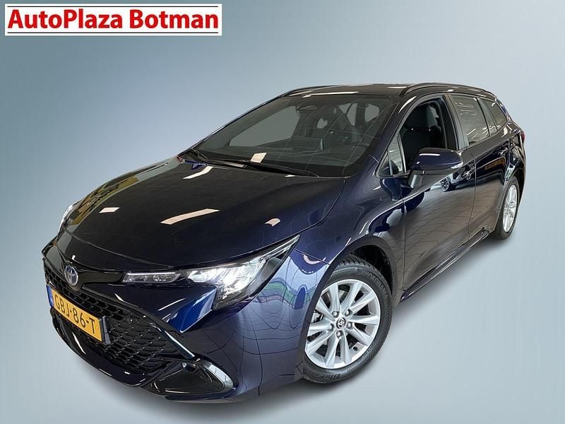 Blauw Gebruikt 2024 Toyota Corolla Hybrid Active Stationwagen | € 29.950 (Eerlijke prijs) - Afbeelding 1/4