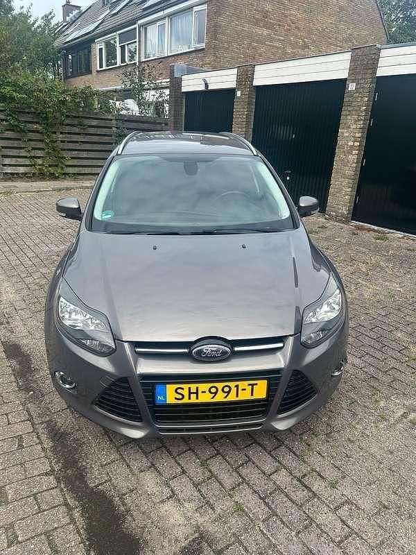 Bruin Gebruikt 2013 Ford Focus Titanium Stationwagen | € 5.295 (Eerlijke prijs) - Afbeelding 1/4