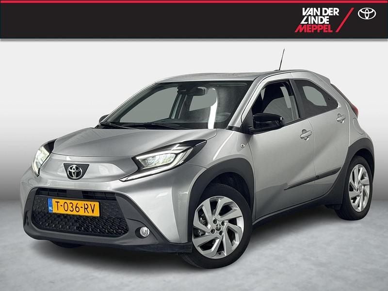 Grijs Gebruikt 2023 Toyota Aygo Edition Hatchback | € 17.950 (Eerlijke prijs) - Afbeelding 1/4