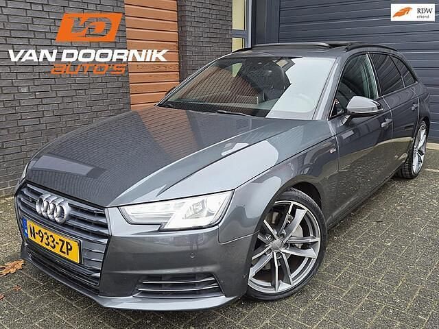Grijs (metallic) Gebruikt 2018 Audi A4 Black Edition Stationwagen | € 23.450 (Eerlijke prijs) - Afbeelding 1/4
