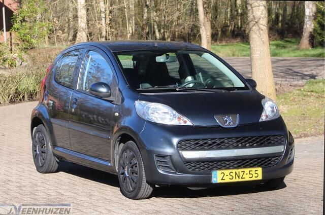 Grijs Gebruikt 2011 Peugeot 107 Hatchback | € 2.498 (Eerlijke prijs) - Afbeelding 1/4