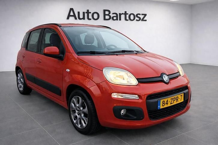 Rood Occasion 2013 Fiat Panda Hatchback | € 3.750 (Goede deal) - Afbeelding 1/4