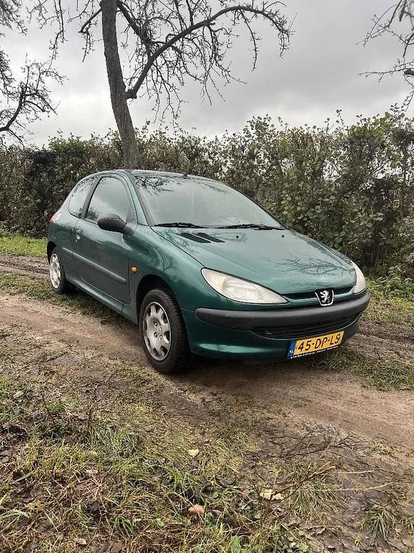 Groen Gebruikt 1999 Peugeot 206 Hatchback | € 595 (Goede deal) - Afbeelding 1/4