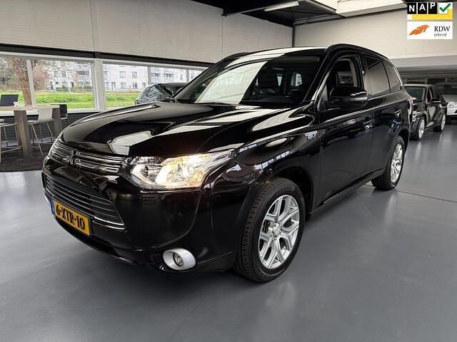 Zwart Gebruikt 2014 Mitsubishi Outlander Edition SUV | € 8.450 (Goede deal) - Afbeelding 1/4