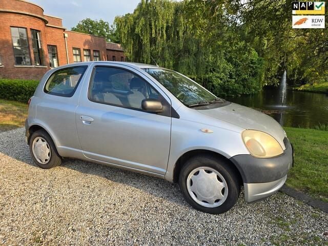 Grijs Gebruikt 2001 Toyota Yaris Terra Hatchback | € 499 (Super prijs) - Afbeelding 1/4