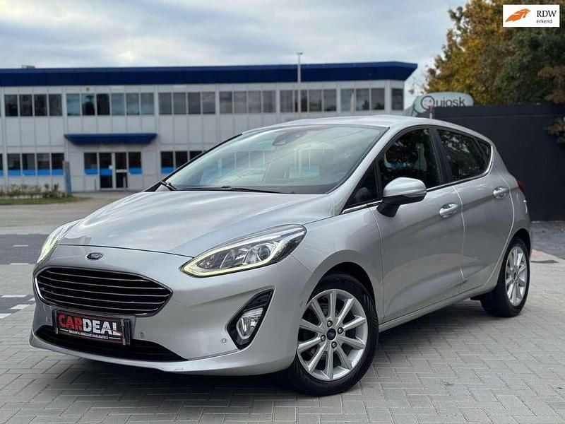 Grijs Gebruikt 2017 Ford Fiesta Titanium Hatchback | € 10.499 (Super prijs) - Afbeelding 1/4