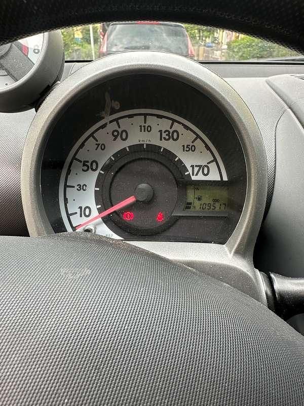 Zwart Gebruikt 2006 Peugeot 107 Hatchback | € 1.950 (Eerlijke prijs) - Afbeelding 1/4