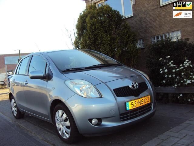 Grijs Gebruikt 2007 Toyota Yaris Sol Hatchback | € 4.980 (Eerlijke prijs) - Afbeelding 1/4