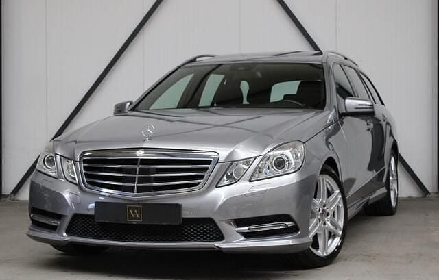 Grijs Gebruikt 2013 Mercedes E250 AMG Stationwagen | € 14.999 (Eerlijke prijs) - Afbeelding 1/3