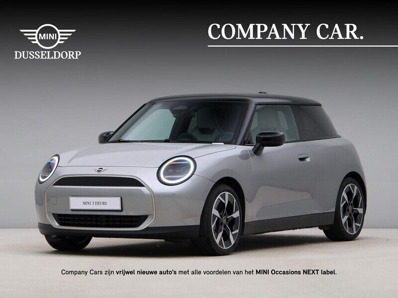 Zwart Gebruikt 2024 Mini Cooper Favoured Hatchback | € 38.490 - Afbeelding 1/4