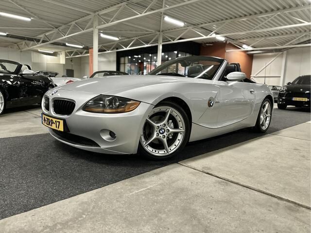 Grijs Gebruikt 2004 BMW Z4 Executive Cabriolet | € 9.950 (Eerlijke prijs) - Afbeelding 1/4
