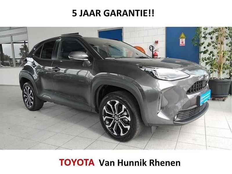 Grijs Gebruikt 2024 Toyota Yaris Cross Style SUV | € 29.750 (Eerlijke prijs) - Afbeelding 1/4