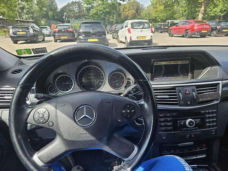 Zilver Gebruikt 2009 Mercedes E350 Avantgarde Sedan | € 6.000 (Goede deal) - Afbeelding 1/4