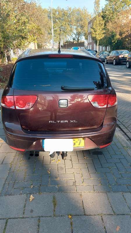 Rood Gebruikt 2010 Seat Altea XL Style MPV | € 2.850 (Goede deal) - Afbeelding 1/4