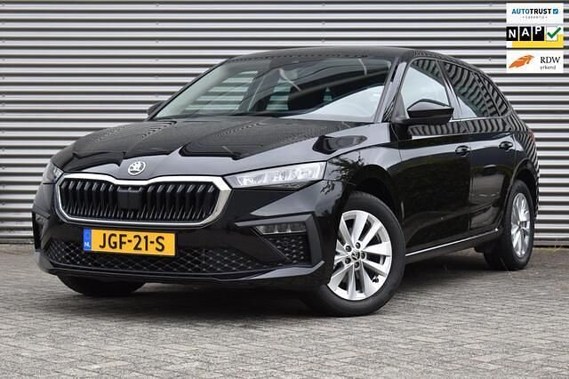 Zwart Gebruikt 2024 Skoda Scala Monte Carlo Hatchback | € 24.950 (Goede deal) - Afbeelding 1/4