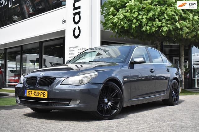 Grijs Gebruikt 2007 BMW 523 Comfort Edition Sedan | € 5.250 (Goede deal) - Afbeelding 1/4