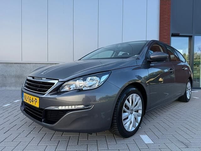 Grijs, metallic lak Gebruikt 2017 Peugeot 308 Stationwagen | € 7.999 (Eerlijke prijs) - Afbeelding 1/4