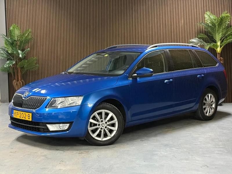 Blauw Occasion 2016 Skoda Octavia Stationwagen | € 6.750 (Goede deal) - Afbeelding 1/4