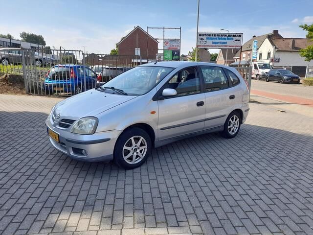 Grijs Gebruikt 2003 Nissan Almera Tino Visia MPV | € 1.750 (Eerlijke prijs) - Afbeelding 1/4