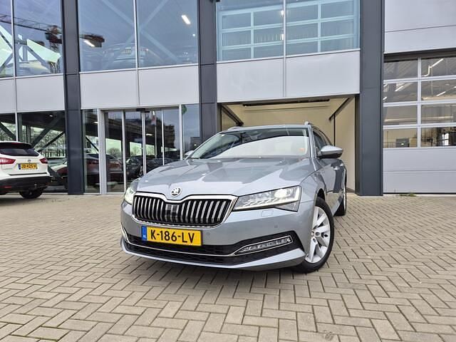 Grijs (metallic) Occasion 2019 Skoda Superb Business Line Stationwagen | € 20.950 (Eerlijke prijs) - Afbeelding 1/4