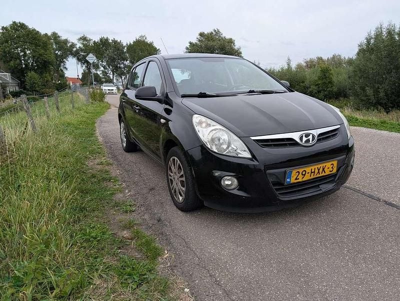 Zwart Gebruikt 2009 Hyundai i20 Dynamiq MPV | € 2.750 - Afbeelding 1/4
