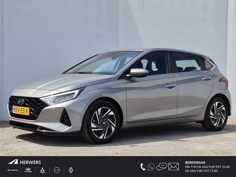 Brass metallic (r3w) Gebruikt 2023 Hyundai i20 Hatchback | € 19.935 (Goede deal) - Afbeelding 1/4