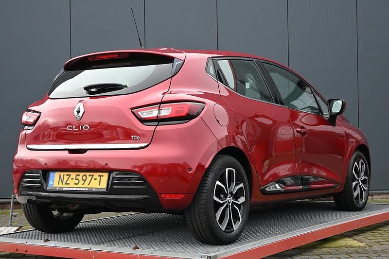 Occasion Renault Clio IV Intens 90 PK (66 kW) 2017 Rood Hatchback