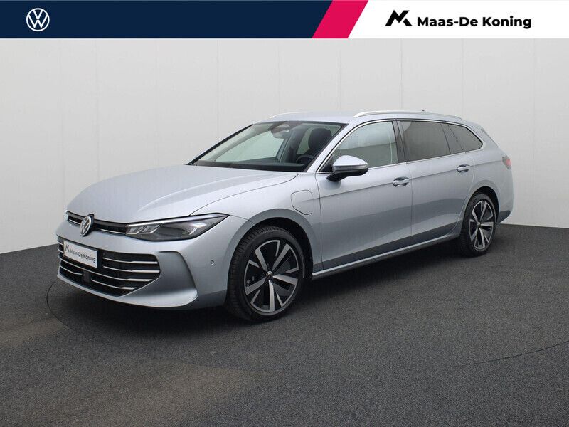 Zilver Gebruikt 2024 VW Passat Business Stationwagen | € 42.740 (Iets duurder) - Afbeelding 1/4