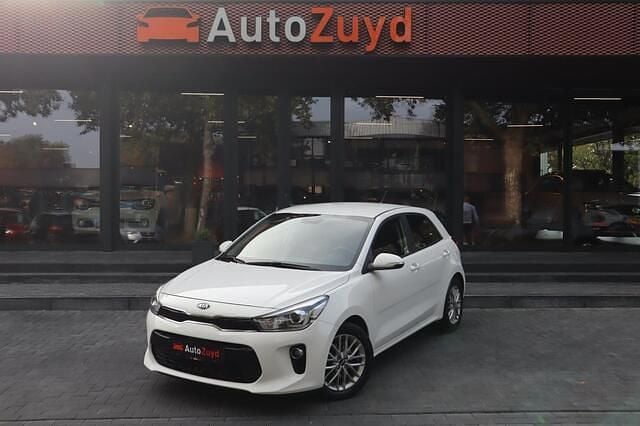 Wit Gebruikt 2017 Kia Rio Comfort Hatchback | € 10.493 (Eerlijke prijs) - Afbeelding 1/4