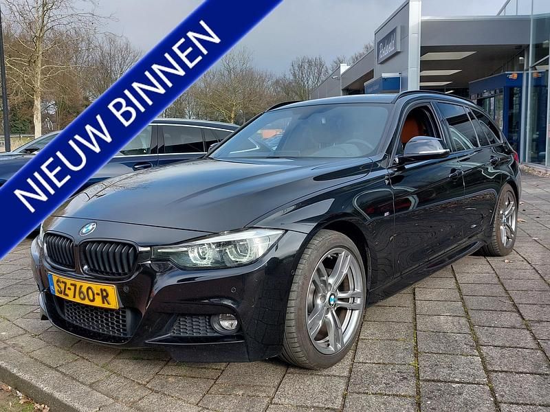 Zwart (metallic) Occasion 2018 BMW 320 M Sport Stationwagen | € 19.950 (Eerlijke prijs) - Afbeelding 1/3