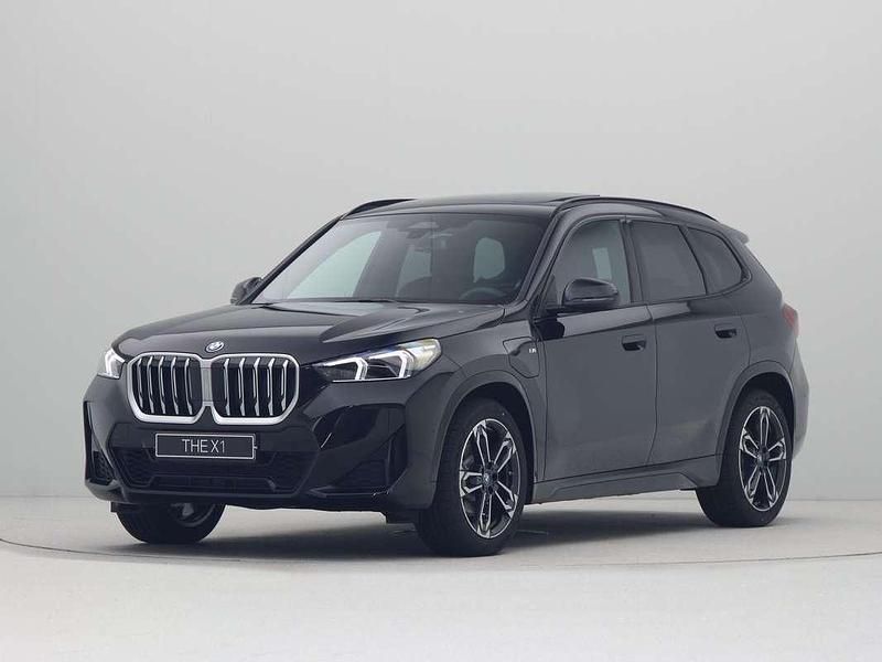 Zwart Nieuw 2025 BMW X1 M Sport SUV | € 64.939 (Super prijs) - Afbeelding 1/4