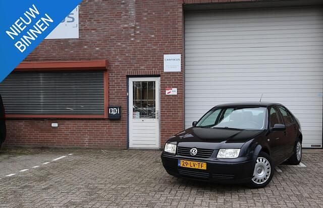 Zwart Occasion 2003 VW Bora Comfortline Sedan | € 999 (Eerlijke prijs) - Afbeelding 1/4
