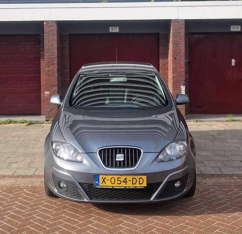Grijs Gebruikt 2014 Seat Altea Style Stationwagen | € 5.500 (Eerlijke prijs) - Afbeelding 1/4