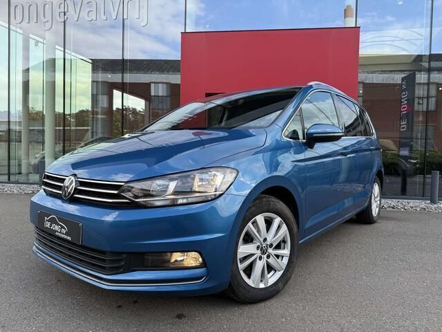 Blauw Gebruikt 2023 VW Touran MPV | € 27.950 - Afbeelding 1/4