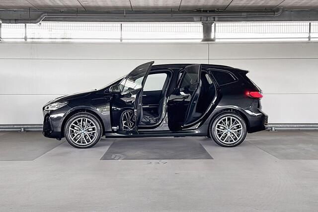 Occasion BMW 225 Active Tourer Luxury Line 245 PK (180 kW) 2025 Zwart MPV