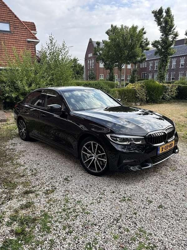 Zwart Gebruikt 2020 BMW 330e Executive Sedan | € 28.950 (Goede deal) - Afbeelding 1/4