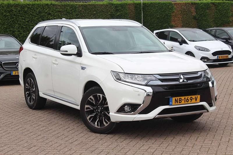 Wit Gebruikt 2016 Mitsubishi Outlander P-HEV SUV | € 12.750 (Eerlijke prijs) - Afbeelding 1/4